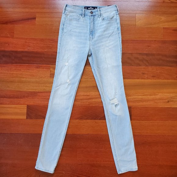 Hollister Denim - NWT Hollister Ultra High Rise Jeans Size 3R
